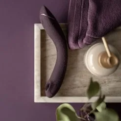 Womanizer OG Bordeaux Stimulateur Point G à Succion 12 Womanizer OG Bordeaux Stimulateur Point G à Succion -Pas Cher SexToys Magasin womanizer og stimulateur point g bordeaux 4